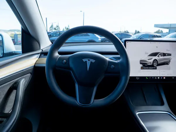 Tesla Model Y - Photo 32