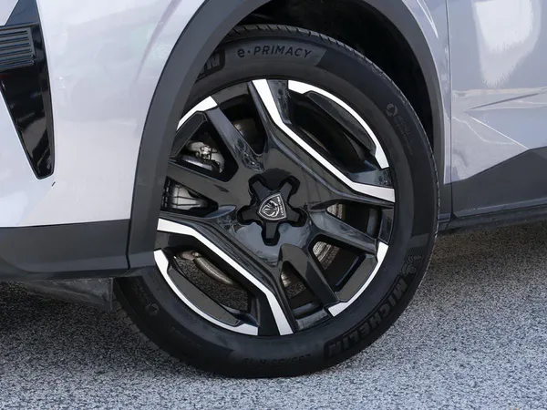 Peugeot E-3008 - Photo 3