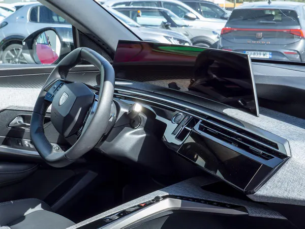Peugeot E-3008 - Photo 19