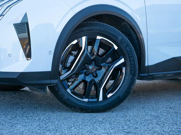 Peugeot E-3008 - Photo 3
