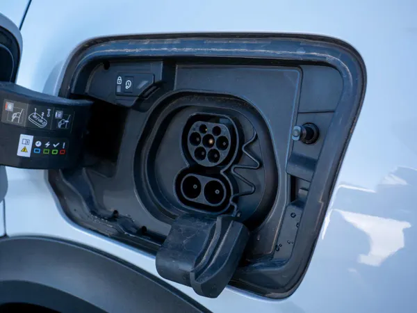 Peugeot E-3008 - Photo 9