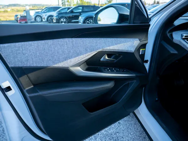 Peugeot E-3008 - Photo 20