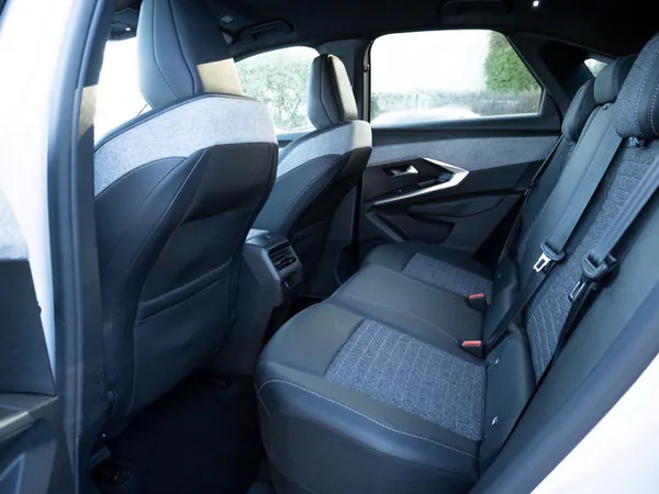 Peugeot E-3008 - Photo 23