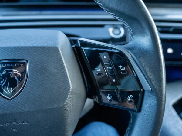 Peugeot E-3008 - Photo 29