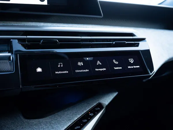 Peugeot E-3008 - Photo 33
