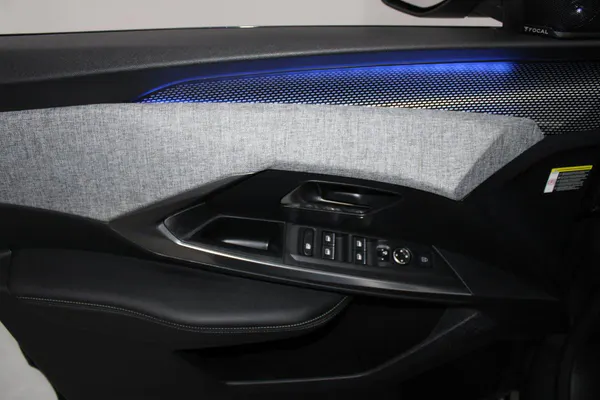 Peugeot E-3008 - Photo 10