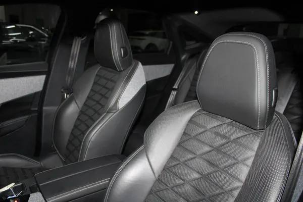 Peugeot E-3008 - Photo 11