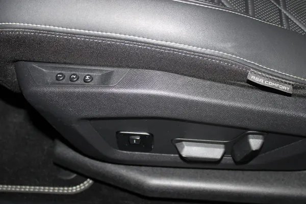 Peugeot E-3008 - Photo 15
