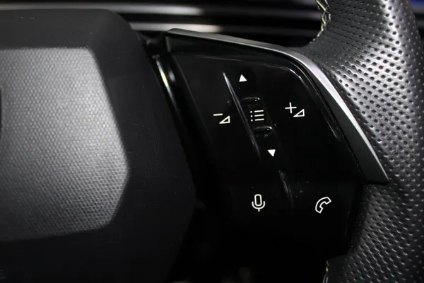 Peugeot E-3008 - Photo 18
