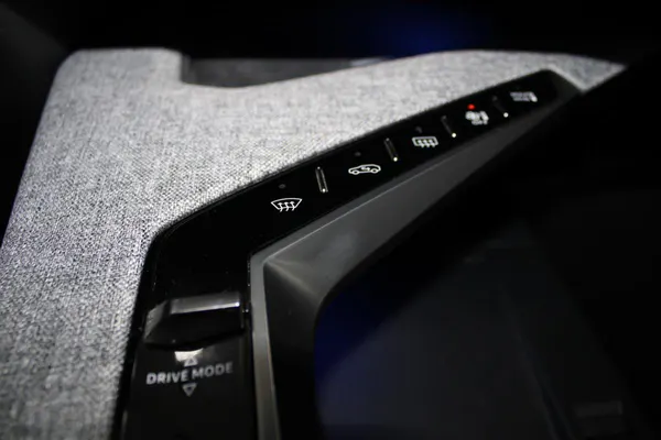 Peugeot E-3008 - Photo 22