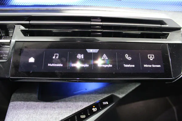 Peugeot E-3008 - Photo 24