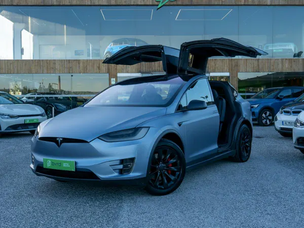Tesla Model X - Photo 2