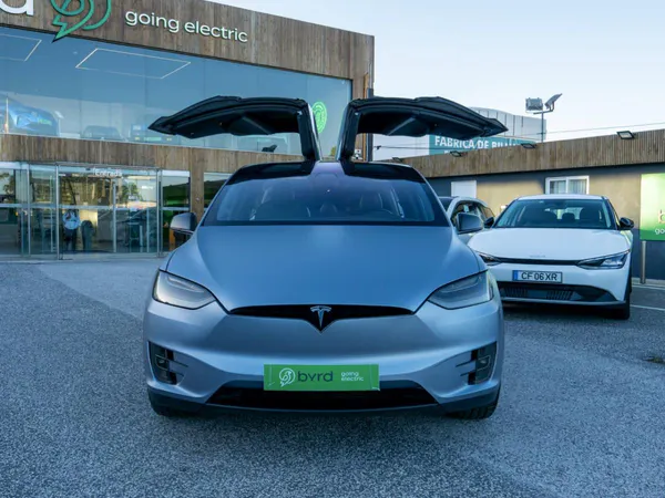 Tesla Model X - Photo 3