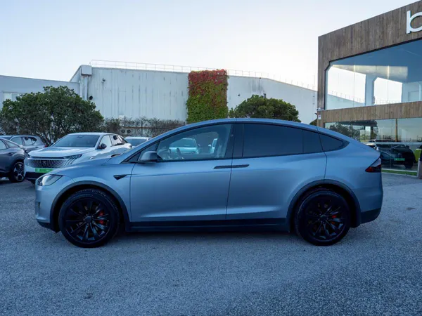 Tesla Model X - Photo 8