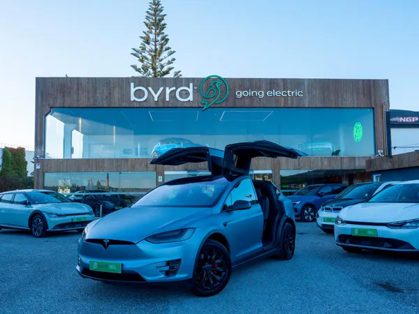 Tesla Model X - Photo 1
