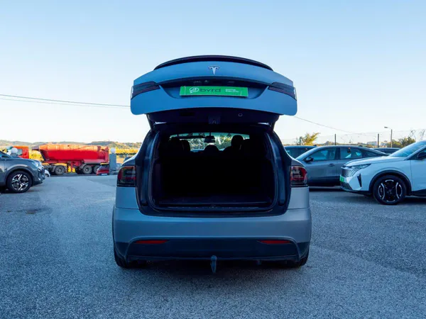 Tesla Model X - Photo 14