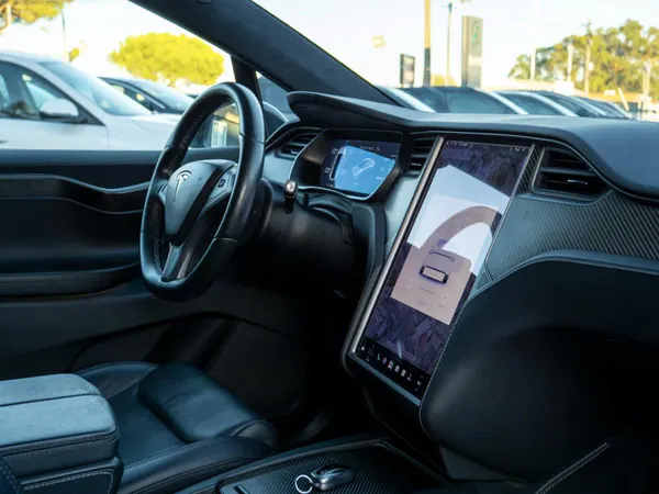 Tesla Model X - Photo 18