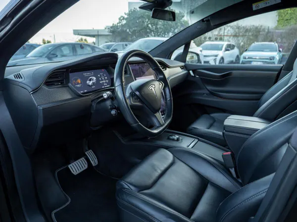 Tesla Model X - Photo 23