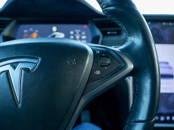 Tesla Model X - Photo 33