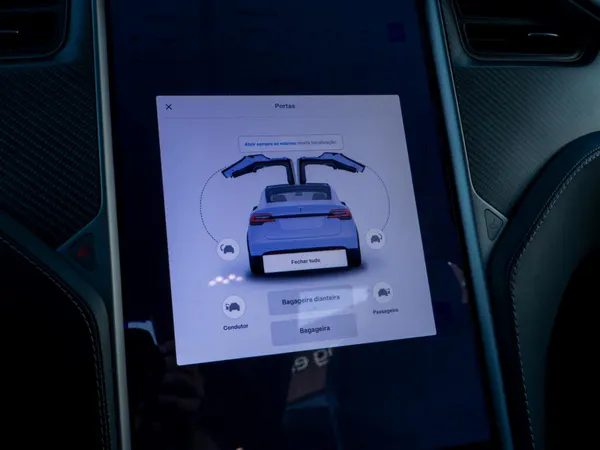 Tesla Model X - Photo 40