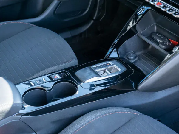 Peugeot e-2008 - Photo 18