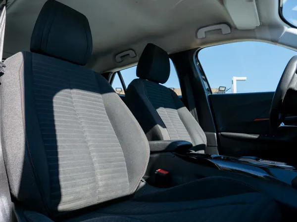 Peugeot e-2008 - Photo 19