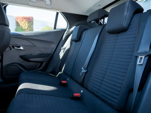 Peugeot e-2008 - Photo 25