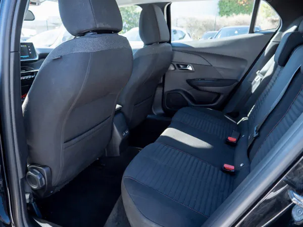 Peugeot e-2008 - Photo 24