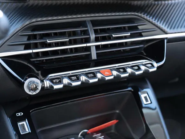 Peugeot e-2008 - Photo 37