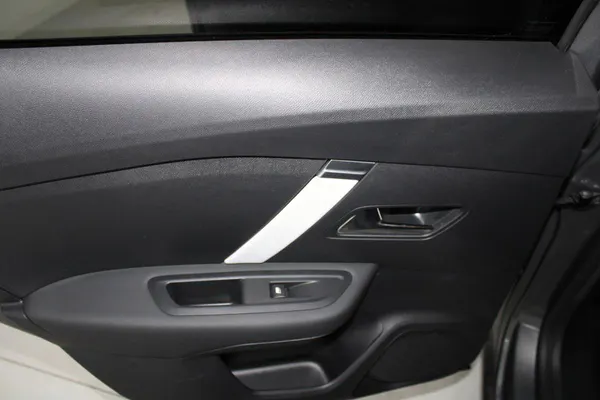 Citroen e-C4 X - Photo 12