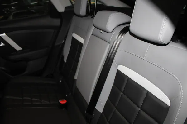 Citroen e-C4 X - Photo 13