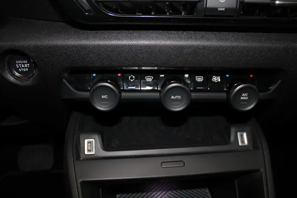 Citroen e-C4 X - Photo 18
