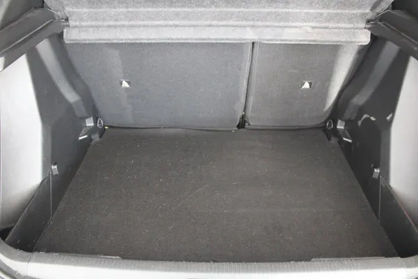 Peugeot e-2008 - Photo 8
