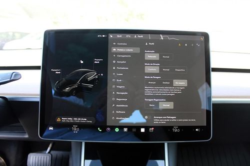 Tesla Model 3 - Photo 28