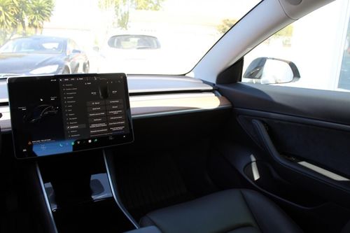 Tesla Model 3 - Photo 42