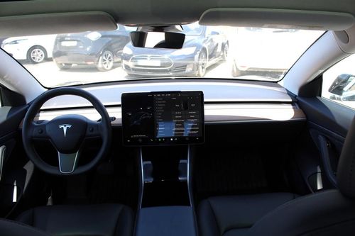 Tesla Model 3 - Photo 40