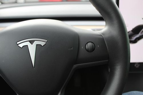 Tesla Model 3 - Photo 23