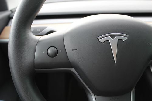 Tesla Model 3 - Photo 22