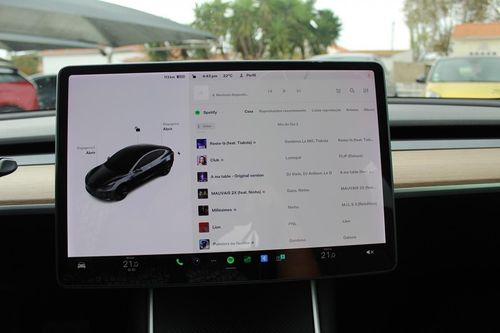 Tesla Model 3 - Photo 30