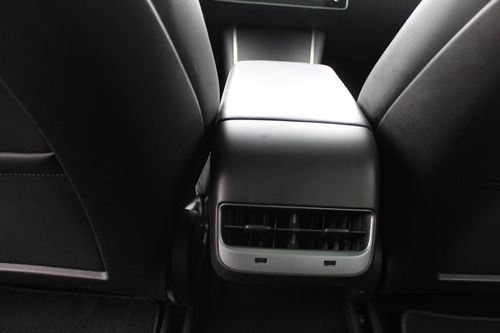Tesla Model 3 - Photo 40