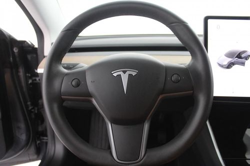 Tesla Model 3 - Photo 11