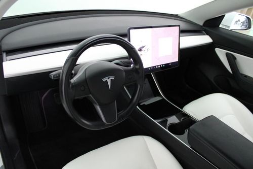 Tesla Model 3 - Photo 27