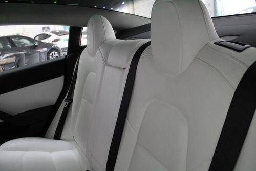 Tesla Model 3 - Photo 28
