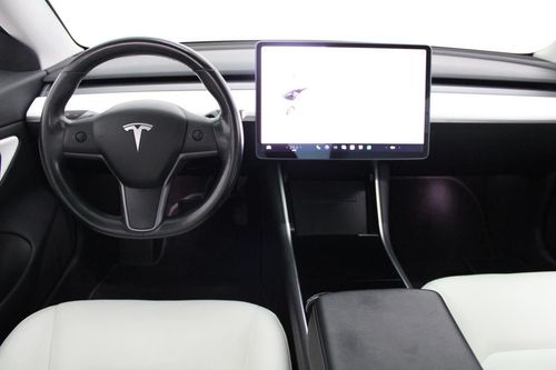 Tesla Model 3 - Photo 29