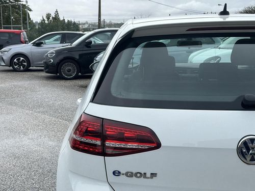 Volkswagen e-Golf - Photo 11