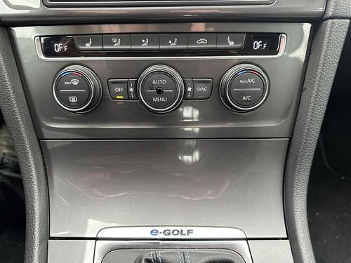 Volkswagen e-Golf - Photo 31