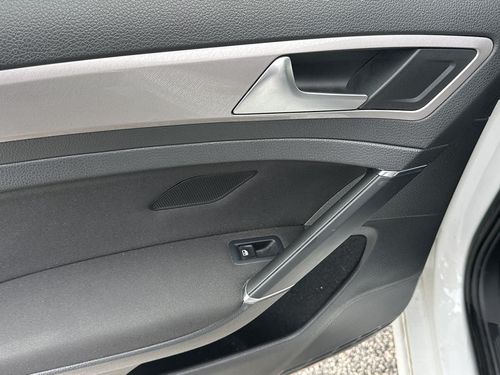 Volkswagen e-Golf - Photo 33