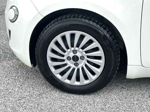 Fiat 500e - Photo 8