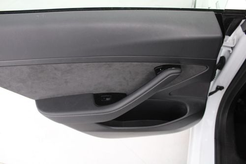 Tesla Model 3 - Photo 16