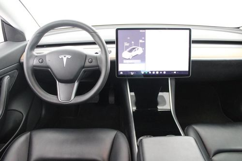 Tesla Model 3 - Photo 13